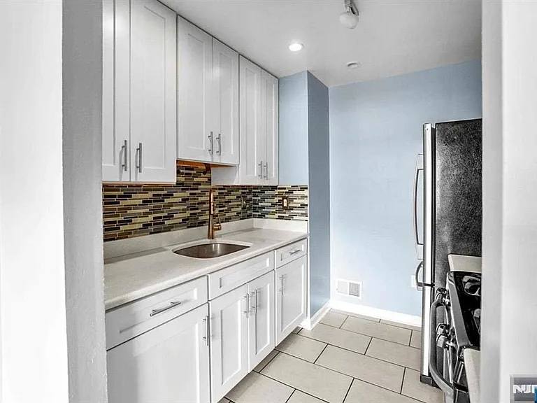 100 Callahan Ct — Photo 14