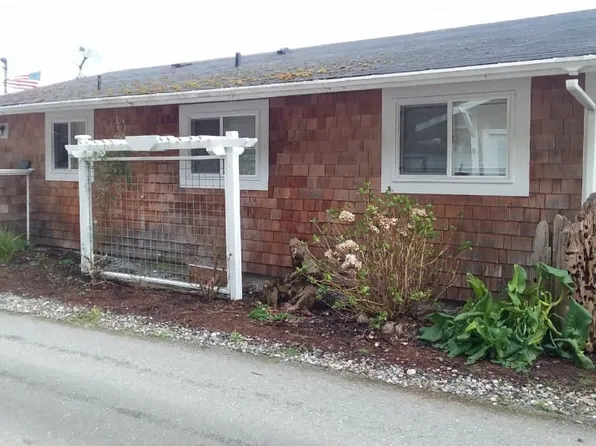 3146 Shoreline Dr, Camano Island, WA 98282