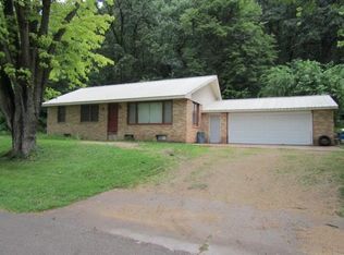 623 Miners Creek Rd, Guttenberg, IA 52052