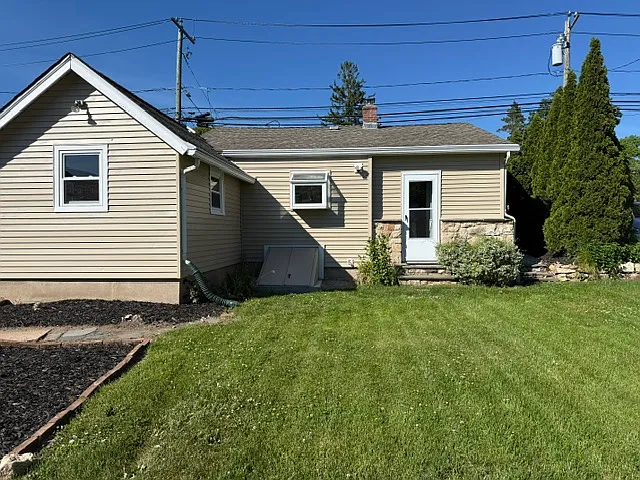 9 Sybil Ave — Photo 2