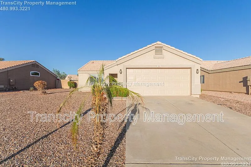 3 bed, 2.0 bath, 1348 sqft, $1,875 — Photo 1