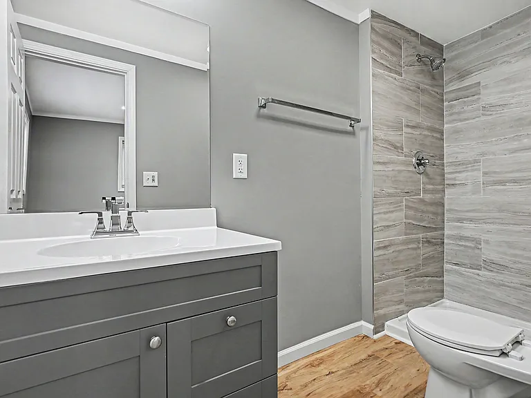 1219 E Madison St — Photo 6