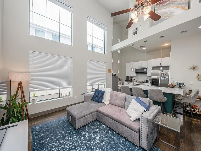 1535 Birdsall St #C — Photo 11