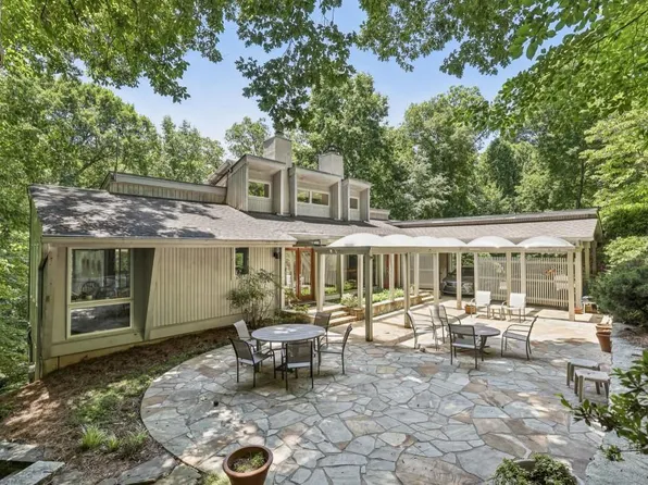 3363 Ridgewood Rd NW, Atlanta, GA 30327
