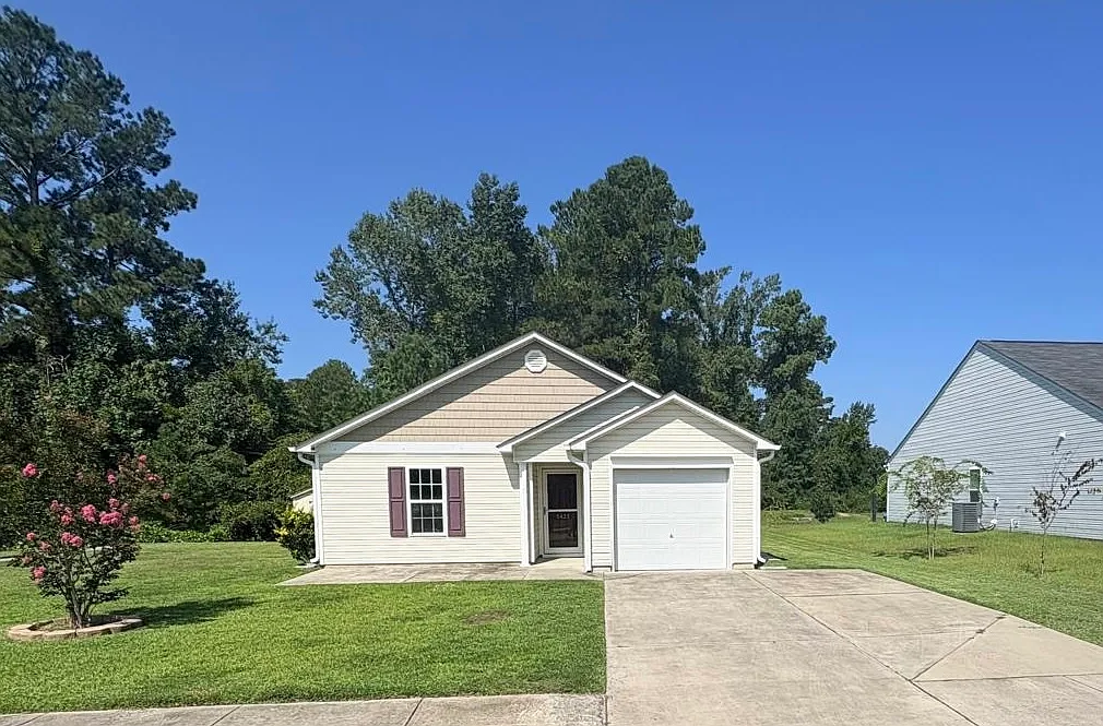 3 bed, 1300 sqft, $1,850 — Photo 1