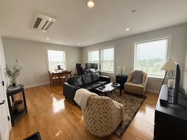 325 Newport Ave, Quincy, MA