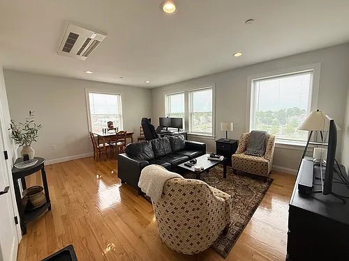 325 Newport Ave Photo 1
