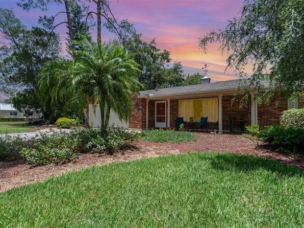 27 Fairway Dr, Eustis, FL 32726