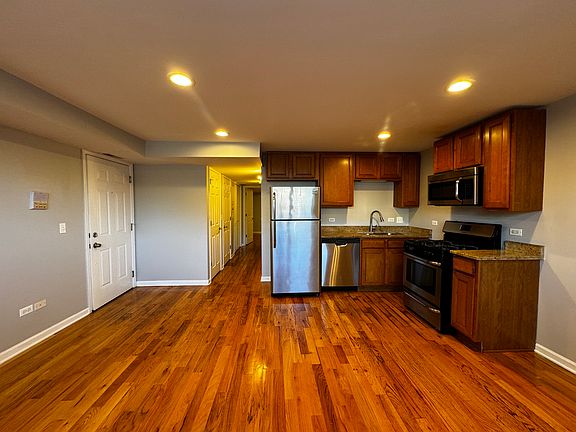 3rd image of 4059 W Melrose St #G