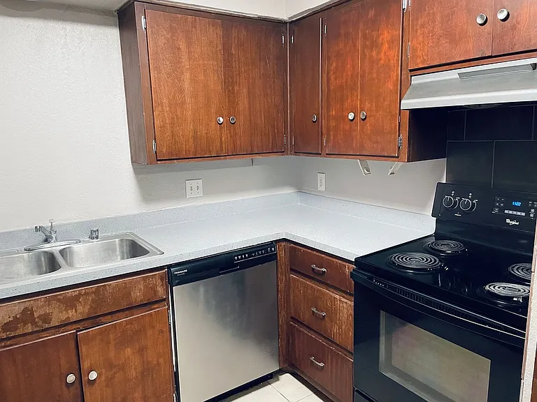 Courtyards West Updated Living in Central Lubbock — Photo 7