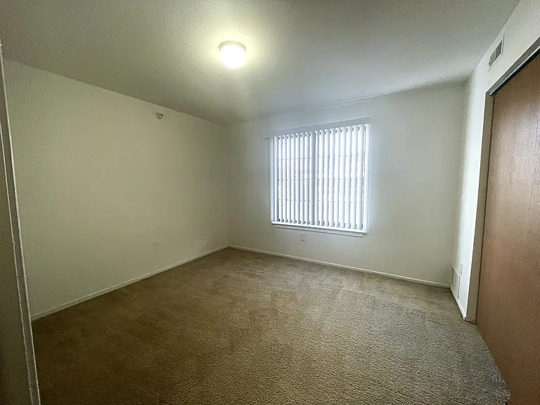 Thornridge Apartments — Photo 49