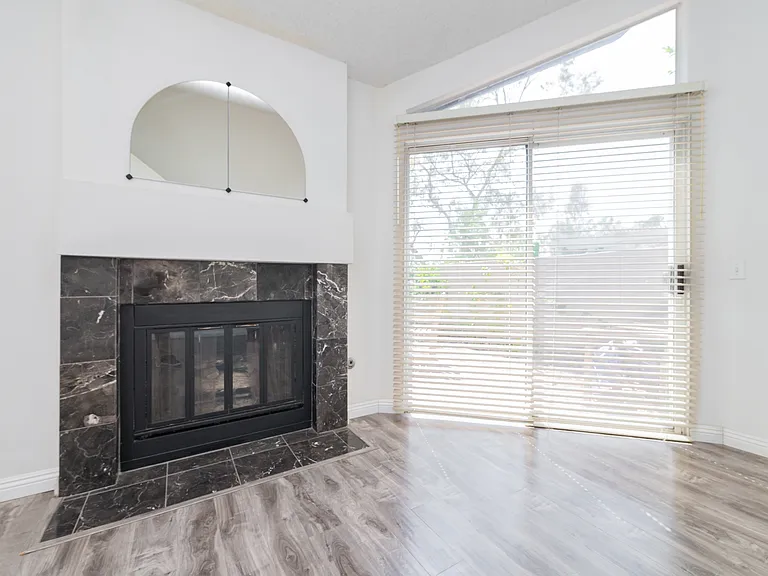 333 Stanford Ct — Photo 2
