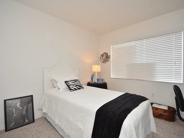 River Park Place Apartments — Photo 25