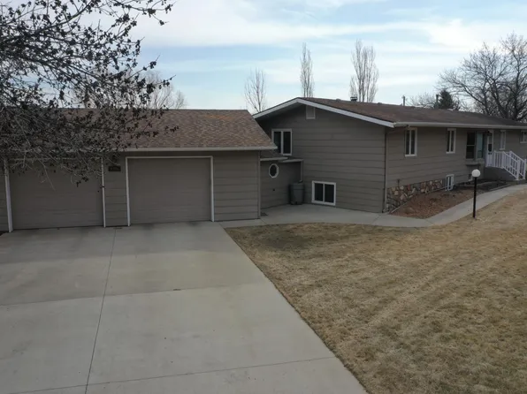2330 Countryaire Ests, Aberdeen, SD 57401