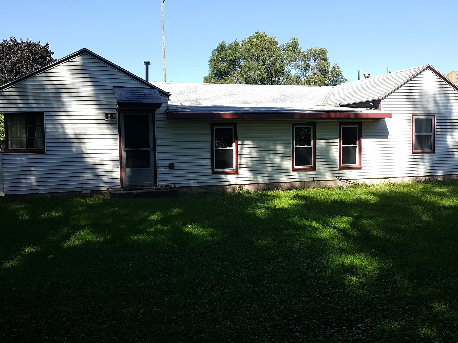 3 bed, 1300 sqft, $1,900 — Photo 4
