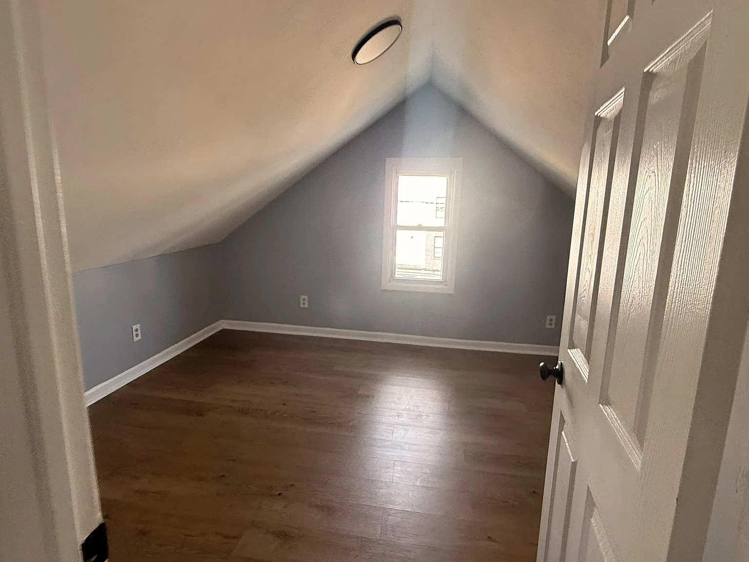 430 11th Ave — Photo 3