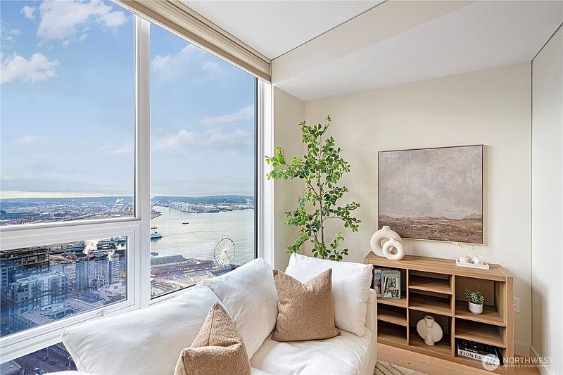 3rd image of 121 Stewart ST #3004