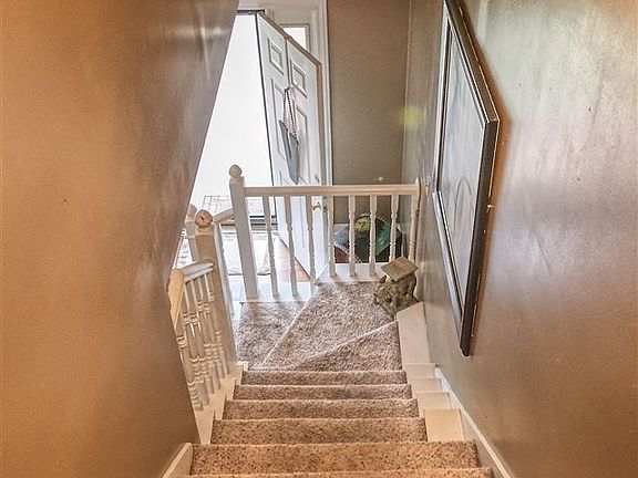 5th image of 920 Oakview Cv