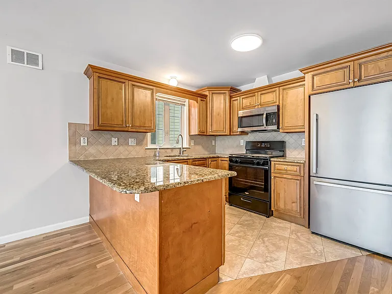 3 Montrose Ave #2 — Photo 1