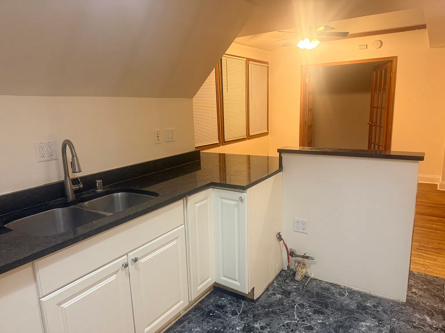 1 bed, 1200 sqft, $1,300 — Photo 3