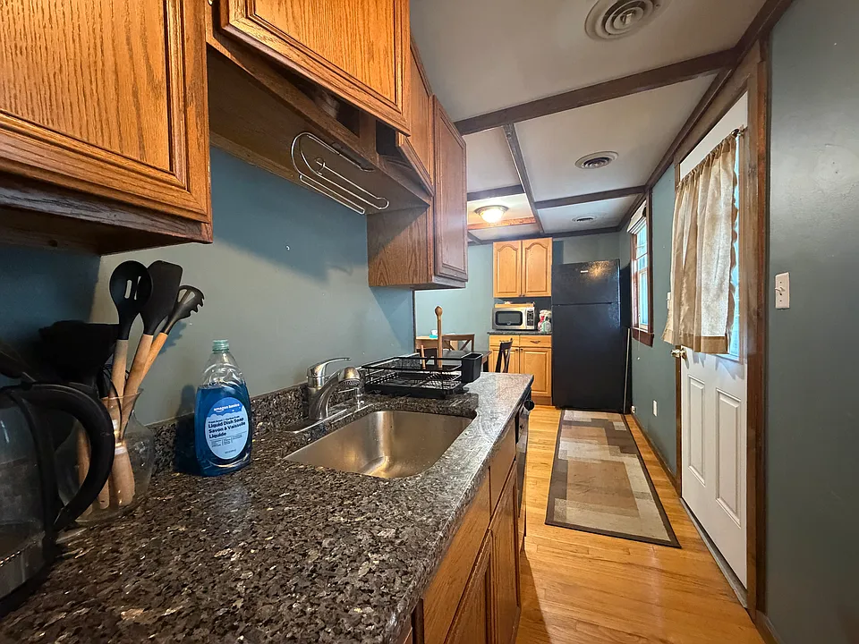 85 W 7th St #3