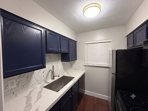 2nd image of 3921 Inwood Rd