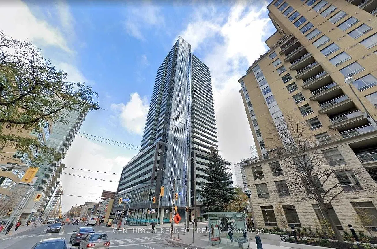 The Eglinton — Photo 1