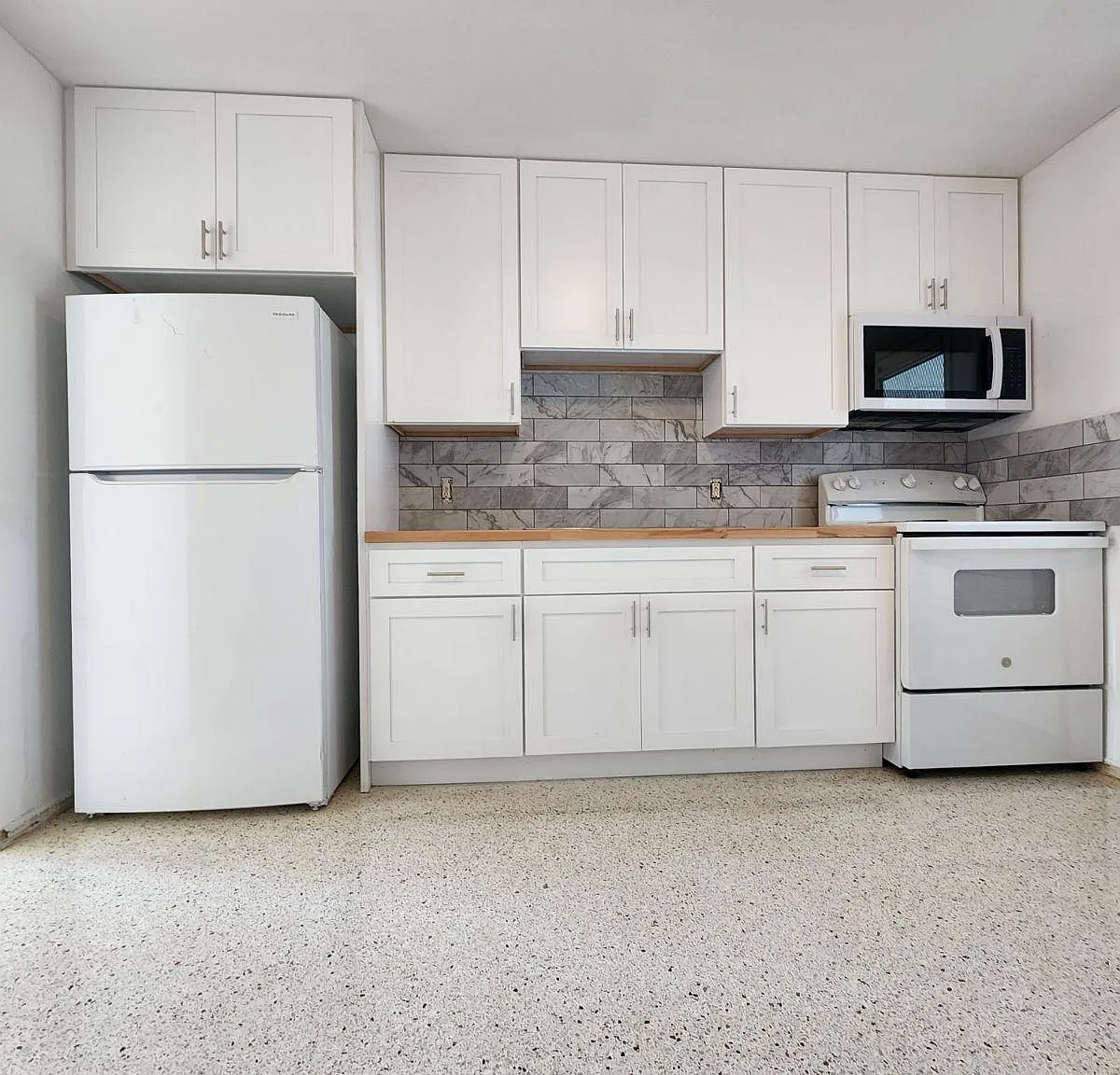2 bed, 832 sqft, $1,450 — Photo 1