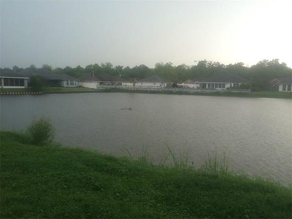 2nd image of 21 Oxford Dr