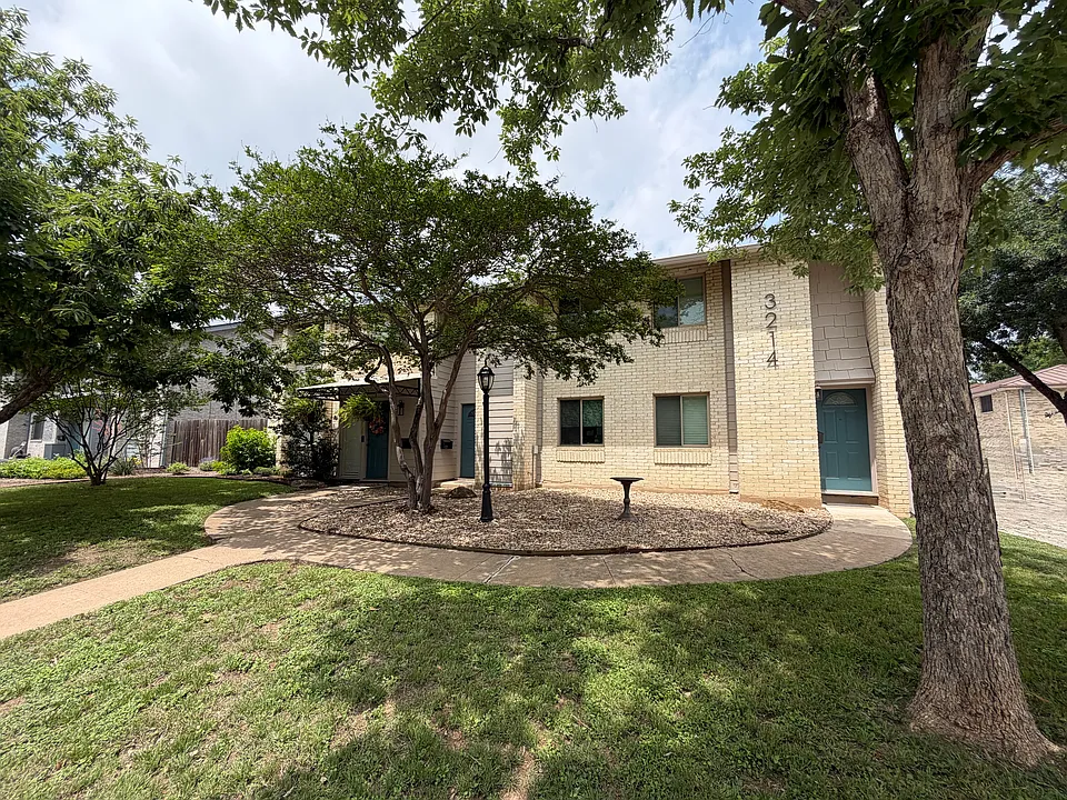 3214 Crosscreek Dr #103