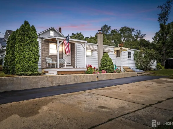 84 Phillips Ave, Hamilton, NJ 08610