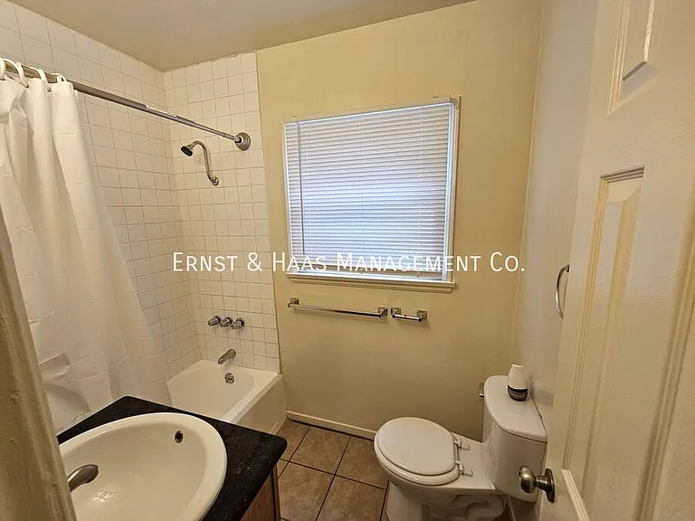 436 W 4th St #1 — Photo 13