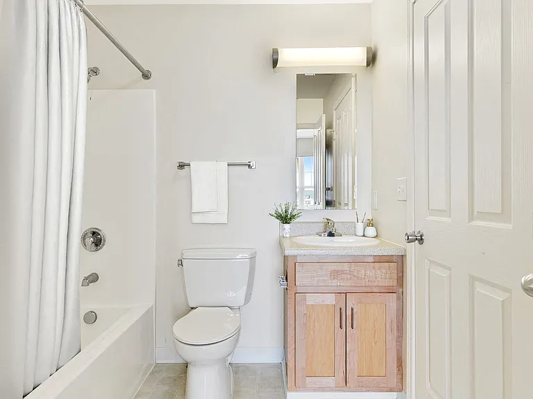 Creekwood Apartments — Photo 4
