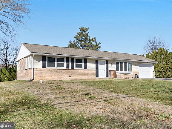 5th image of 533 Hilltop Rd