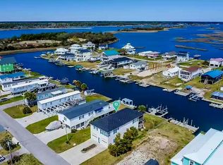 7102 7th St, Surf City, NC 28445