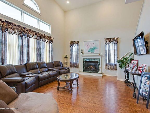 3rd image of 2206 Ponybrook Way