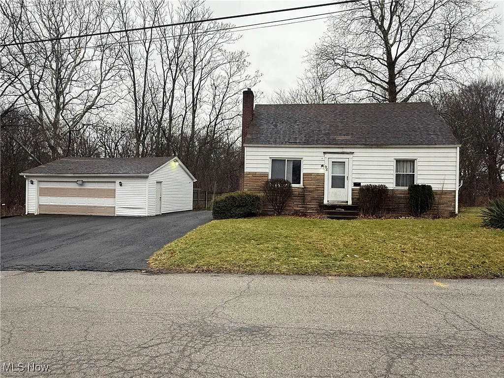 95 E Earle Ave photo 1