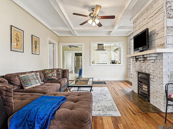 3rd image of 632 Camelia Ave