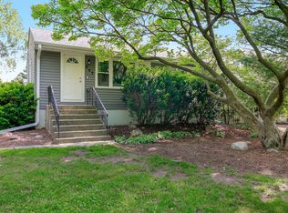 237 E Goebel Dr, Lombard, IL