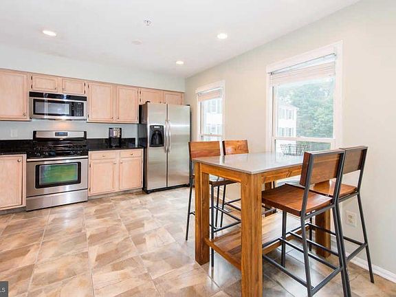 Updated eat-in kitchen with gas range and stainless appliances