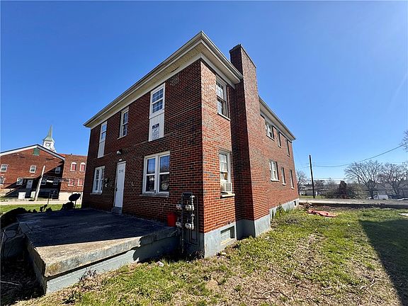 3rd image of 2118 Catalpa Dr