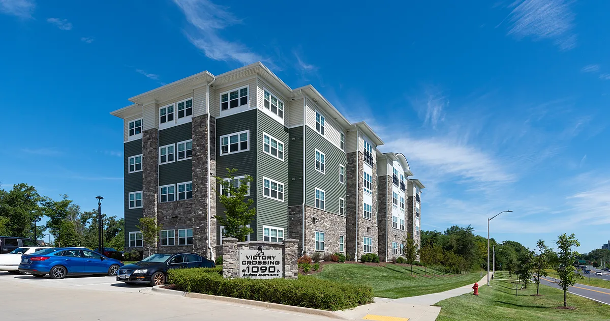 Building Photo - Victory Crossing