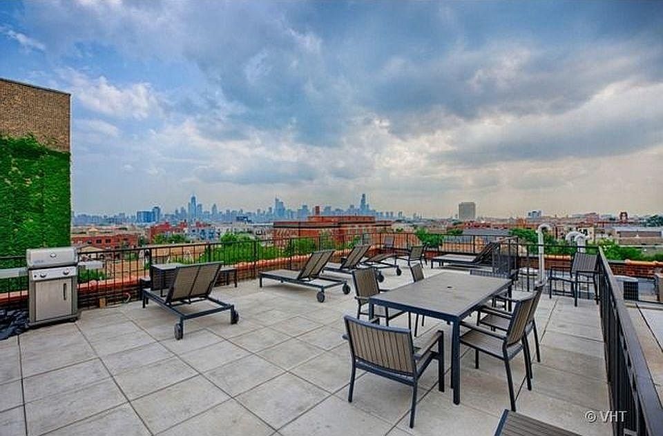 Rooftop Deck with Grills