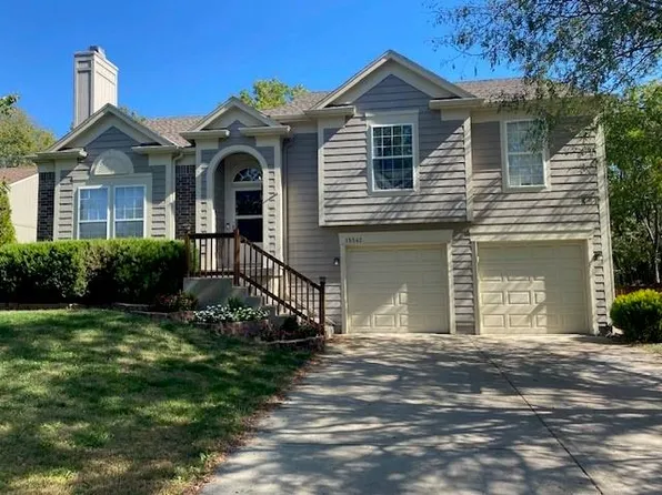 15547 S Arapaho St, Olathe, KS 66062