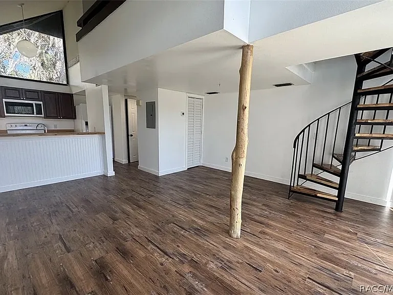 2649 N Seabreeze Point S — Photo 10