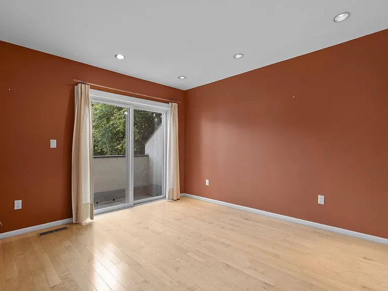 869 Orange St #7W — Photo 14
