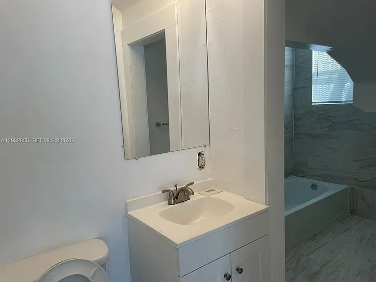 817 4th St #817 — Photo 6