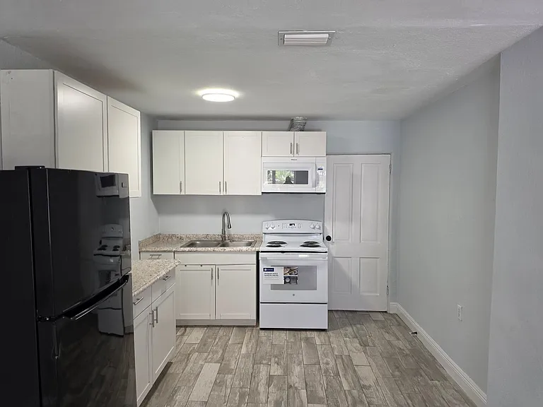 2205 S Park Ave — Photo 9