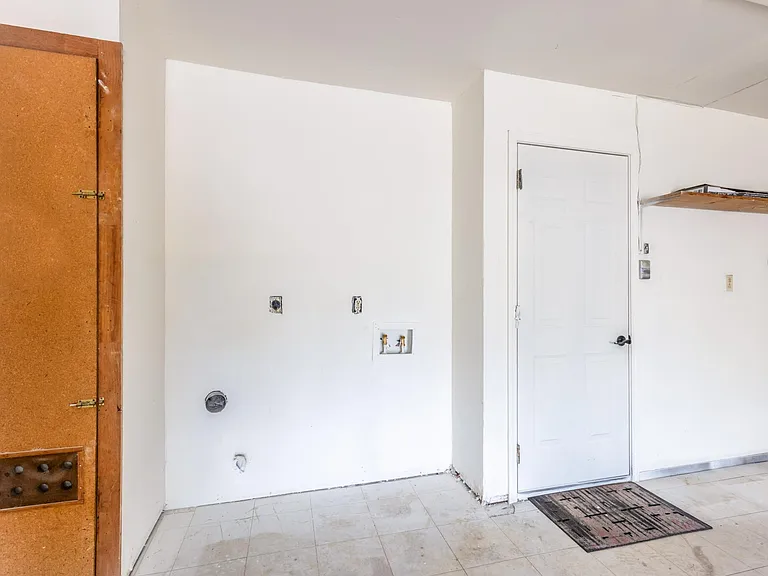 7601 W Gate Blvd — Photo 27