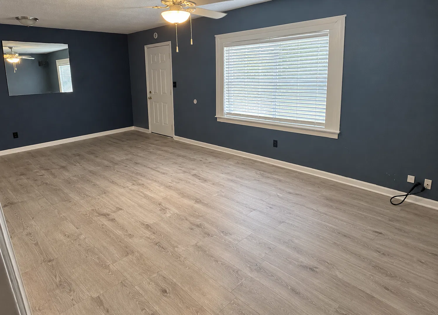 Section 8 Friendly - Spacious 4 Bedroom Home — Photo 3